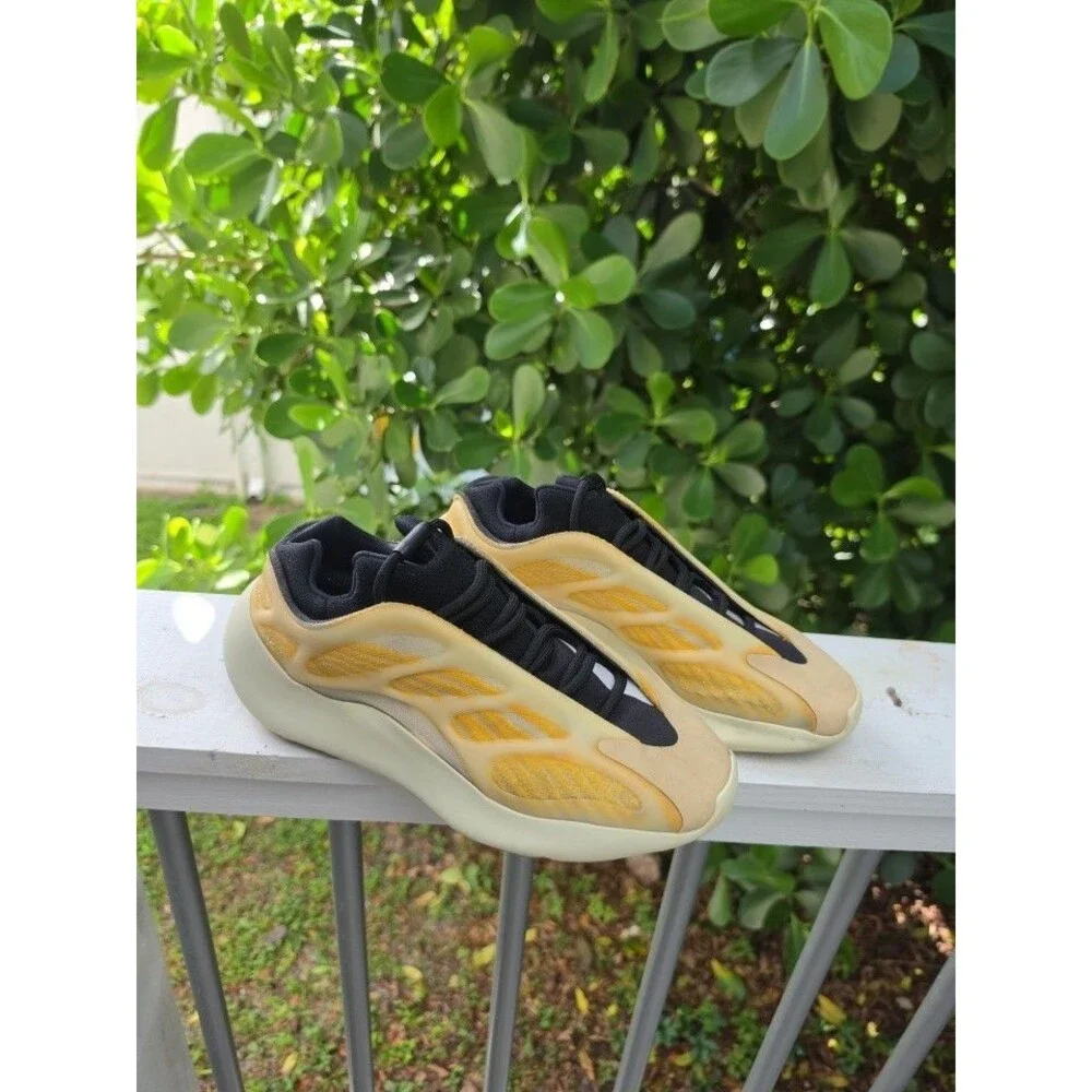 adidas Yeezy 700 V3 Safflower Sneakers Men's Size 9 HP5425 Yellow Black